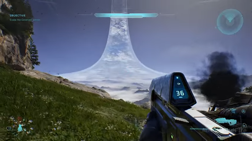 Мастер Чиф смотрит на гигантское кольцо Ореол в Halo.